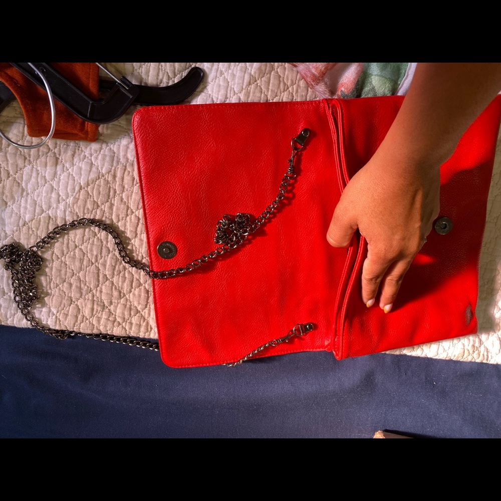 Red clutch - Picture 5 of 7